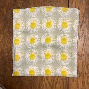 UNIQLO Daisy Scarf Scandinavian Collection